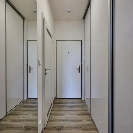 Elite - Cajkovskeho, * 奥洛穆茨