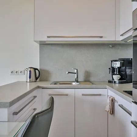 Elite - Cajkovskeho, 奥洛穆茨